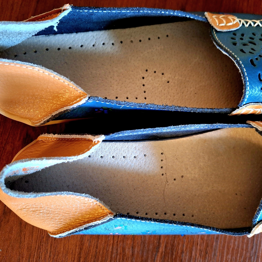 NWOT Blue Tan Moccasins w Perforated Design Teal Breathable Leather Sz 9 - Picture 7 of 7